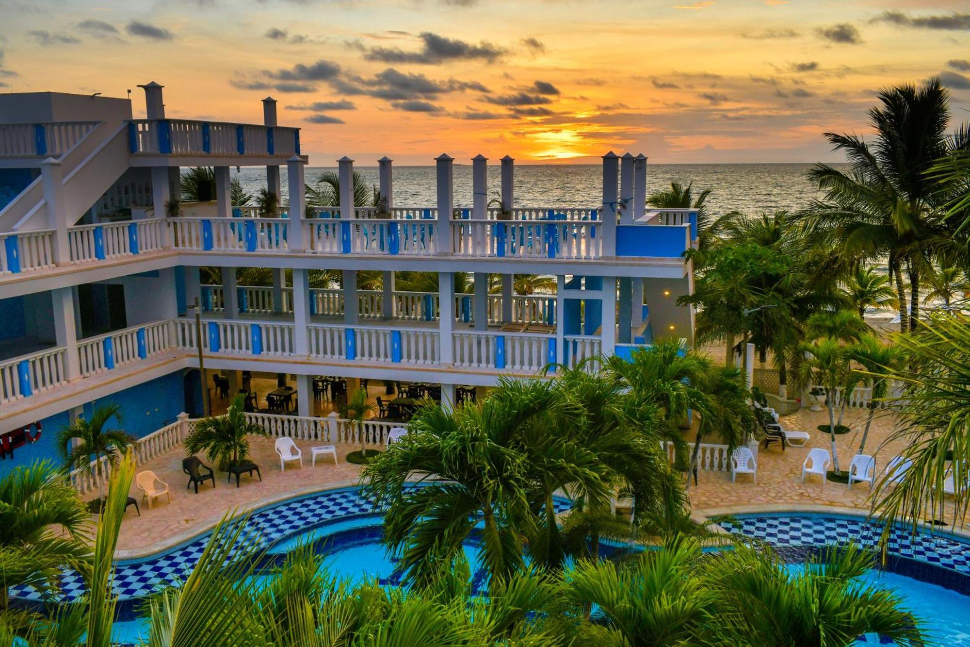 Hotel Isla Magica Ковеньяс Екстер'єр фото