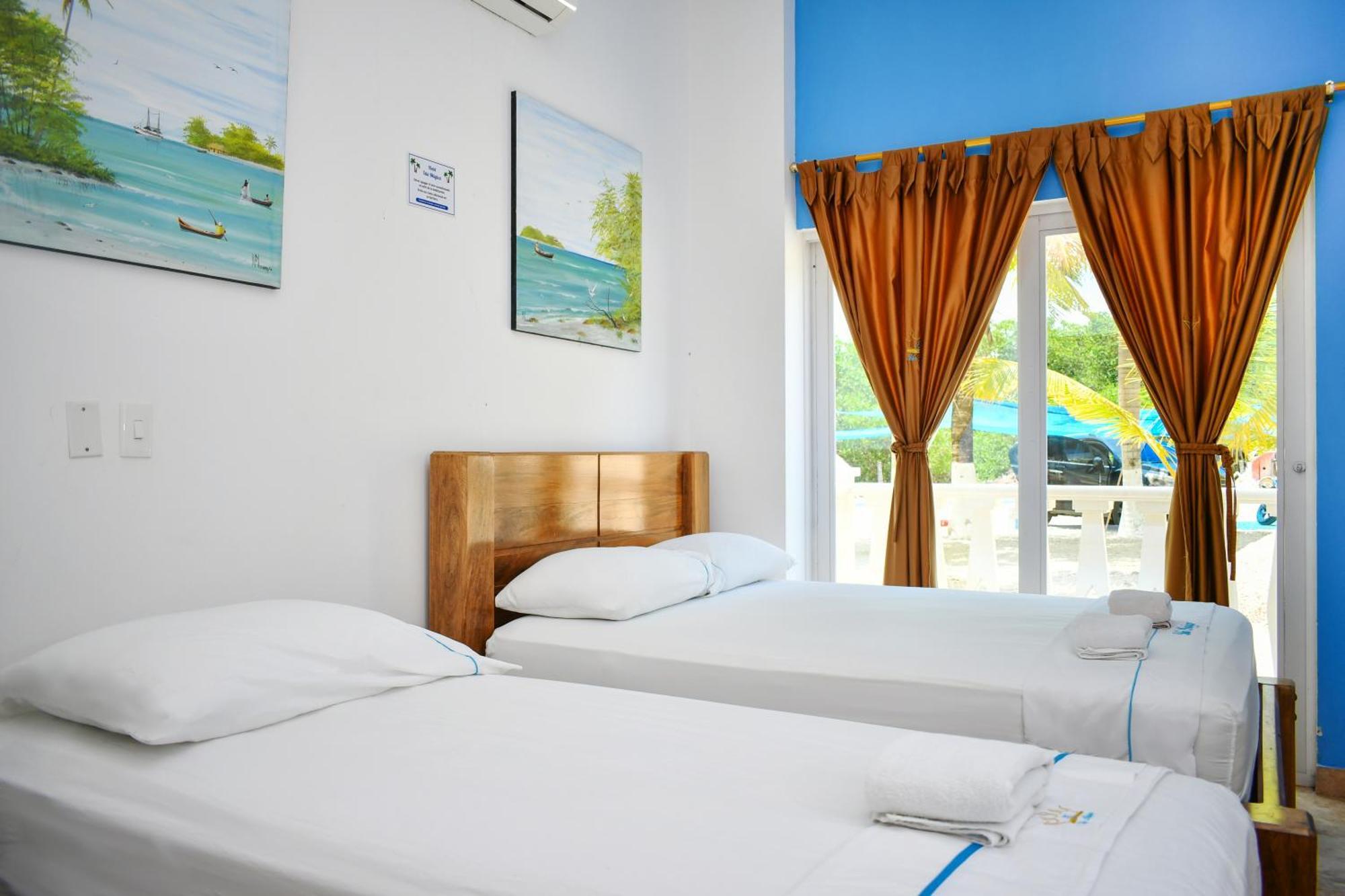 Hotel Isla Magica Ковеньяс Екстер'єр фото