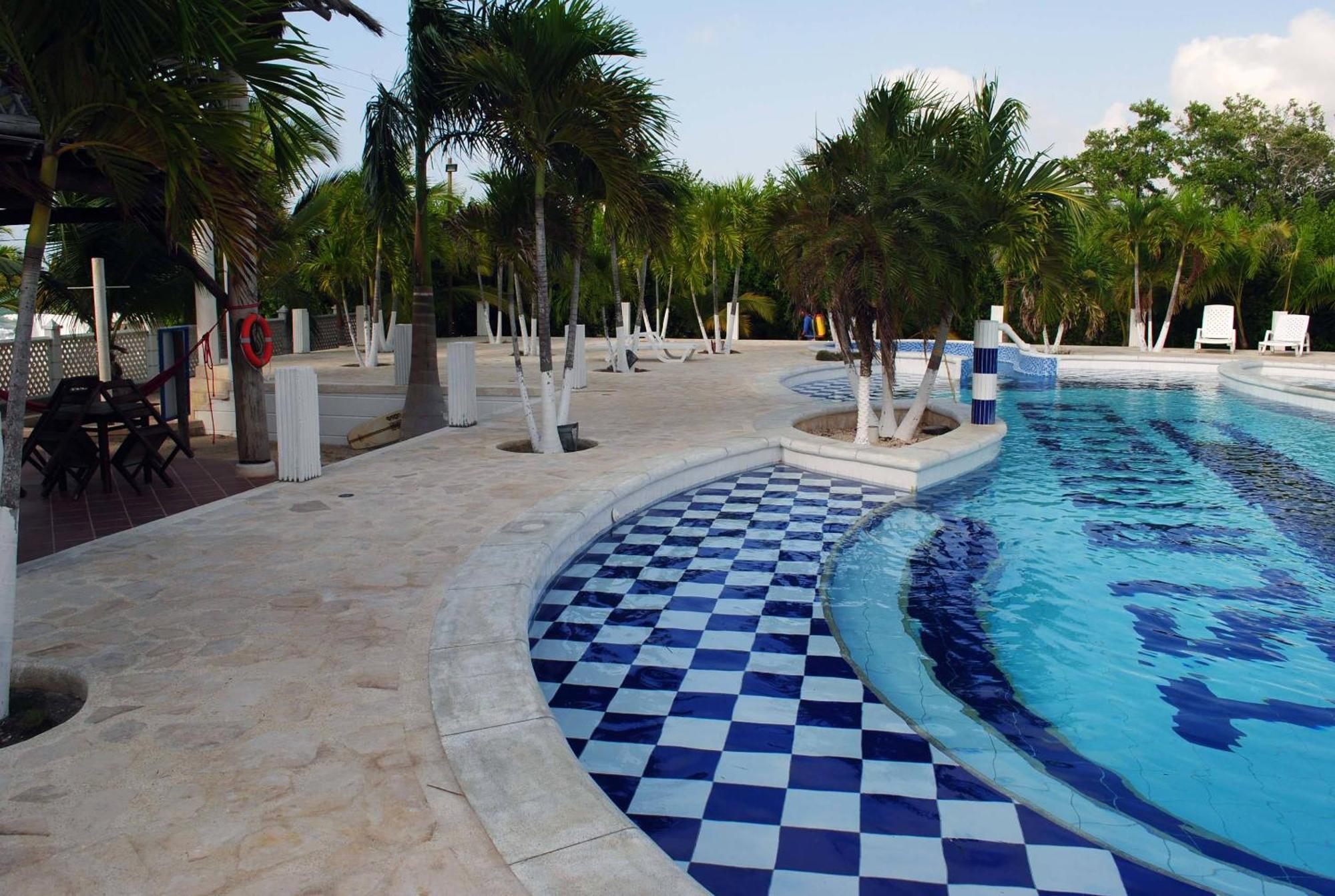Hotel Isla Magica Ковеньяс Екстер'єр фото